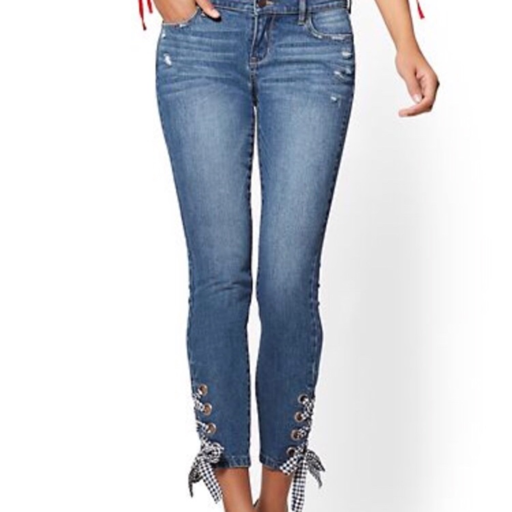 Distressed Gingham Ribbon Lace up Jeans